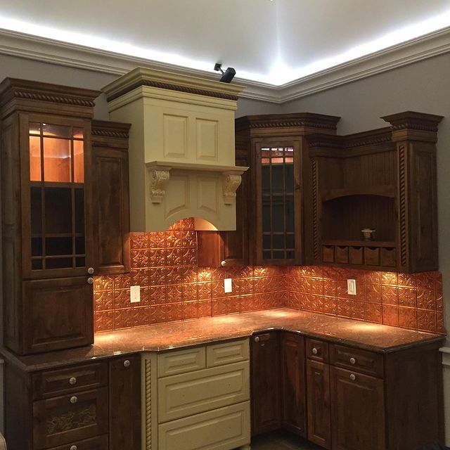 Beautiful Kitchen With Drawers And Lighting